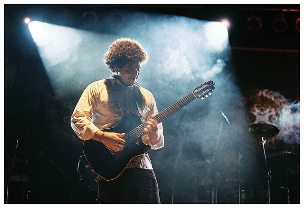 Clayton Barros toca no Palco Coreto (Foto: Gustavo Carrijo/Flickr)
