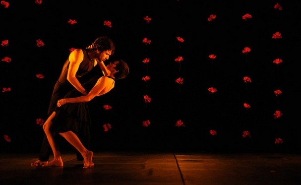 "Entre nós" se apresenta nesta terça (15/5), às 20h (Foto: Júlia Carlos)