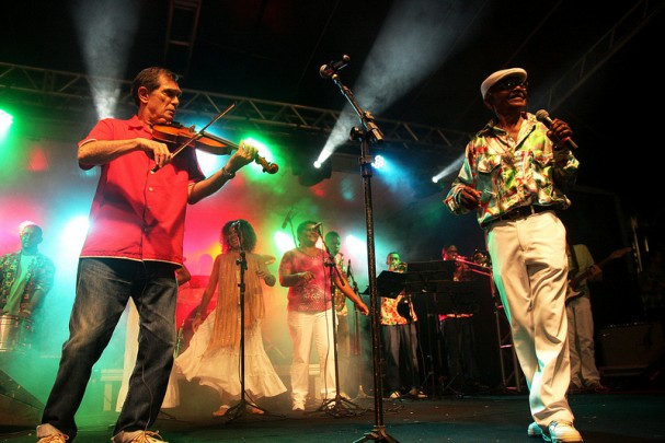 Maracatu Atômico Kaosnavial (Foto: Costa Neto)