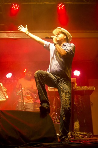 Mazinho de Arcoverde brilhou no Palco Nação Cultural de Sertânia ontem (Foto: Ricardo Moura)