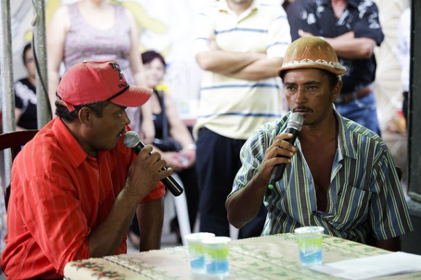 O dedo de prosa foi de verso no Encontro de Poesia Oral (Foto: Clara Gouvêa)
