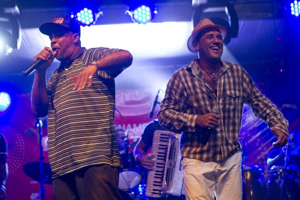 Zé Brown e Josildo Sá em Goiana (Foto: Ricardo Moura)
