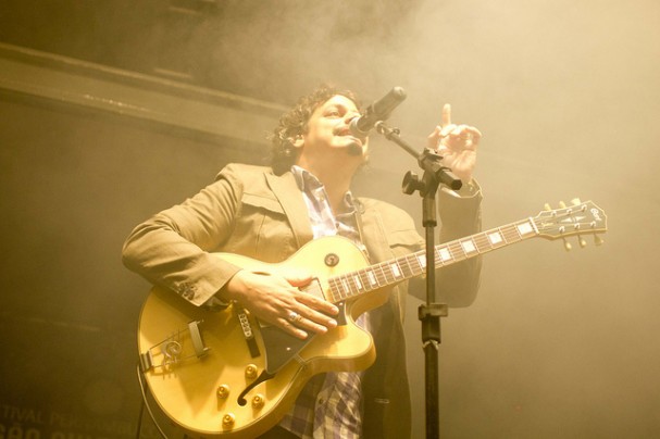 Bruno Lins, da Fim de Feira, também soltou o verso (Foto: Ricardo Moura)