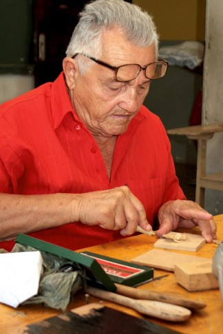 J.Borges dará aulas de xilogravura (Foto: Priscilla Buhr)