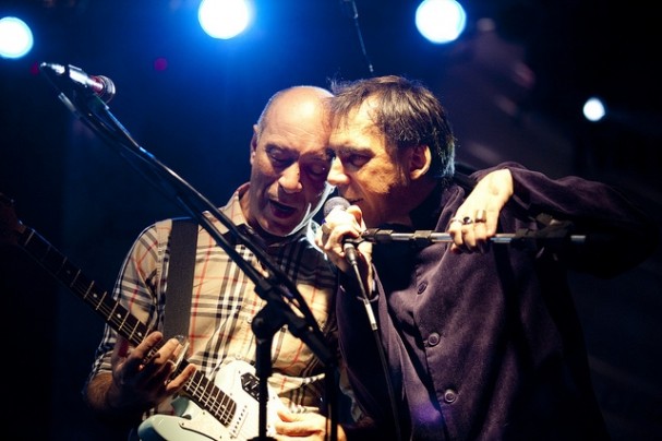Arnaldo Antunes e Edgard Scandurra fecharam a noite do Palco Nação Cultural (Foto: Daniela Nader)