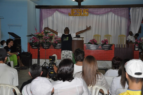 Pérola dança ao som de "Se eu quiser falar com Deus" (Foto: Wilson)