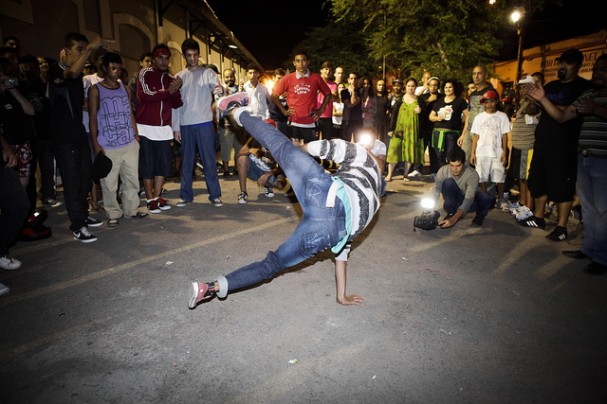 Público no Palco Garagem em Caruaru/PE. (Foto: Clara Gouvêa/Secult-PE)