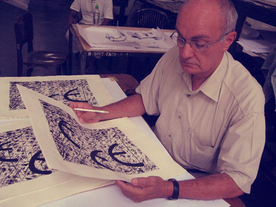 Novo trabalho do artista tenta desconstruir as formas da escrita (Foto: Divulgação)