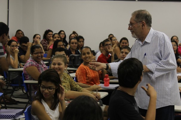 Palco Caldas ministrou a oficina para um público formado por alunos do curso de Letras
