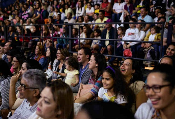 Público se encantou com espetáculo circense Laís Domingues