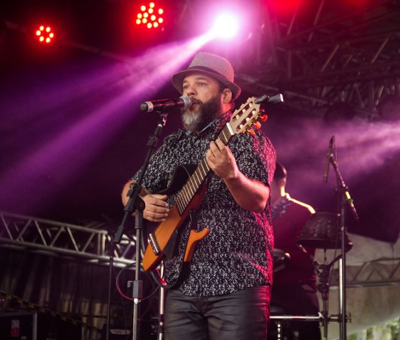 Com mais de 10 anos de carreira, o cantor Alexandre Revoredo dividiu o palco com artistas locais