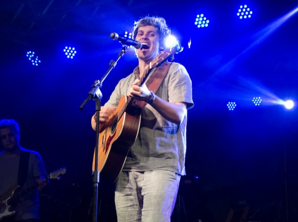 O cantor pernambucano Tibério Azul apresentou músicas do seu novo trabalho, 'Líquido"