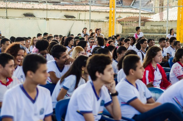 Alunos da Escola EREM Alberto Augusto de Moraes Pradines participaram ativamente do bate papo