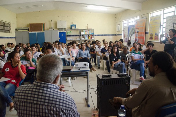 Urariano Mota e Marcos Enrique Lopes trocam papo literário com alunos