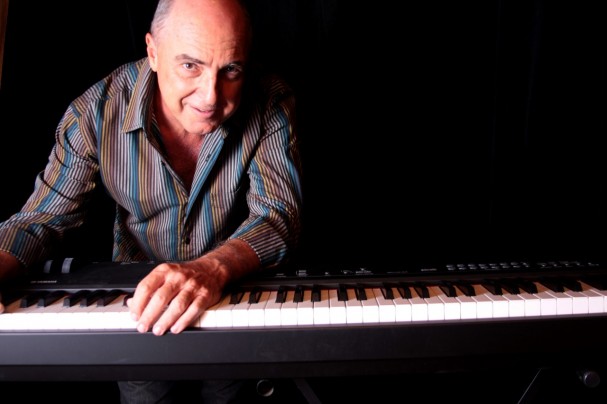 Pianista Nelson Ayres completa a lista de artistas convidados para a primeira noite de comemorações