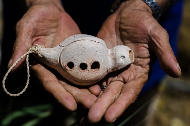 Ocarina: primeira escultura de som do arsenal percussivo do Mestre Nado