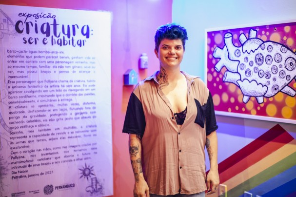 Pollyana Mattana em frente a uma de suas obras - Foto por Fernando Pereira