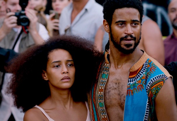 Além de Alfred Enoch (d), elenco é formado por Taís Araújo (e) e Seu Jorge