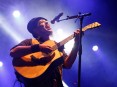 Fernando Anitelli fez o público cantar em coro seus hits (Foto: Ricardo Moura)