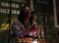 Atiba Taylor interagindo com o público no Música no Mercado (Foto: Ricardo Moura)