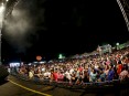 O público não arredou o pé do estádio e dançou até o último momento (Foto: Ricardo Moura)
