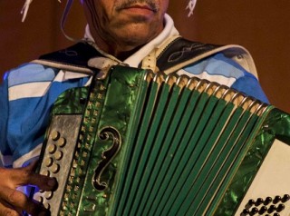 Seu Bilino dos 8 Baixos, um dos últimos tocadores do fole no Araripe (Foto: Costa Neto)