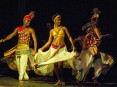 Maracatu Nação Pernambuco apresenta o espetáculo "Nação Dança Pernambuco" no Cine Teatro Guarany (Foto: Edmar Melo)