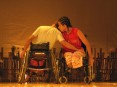 Espetáculo “O jardim das rosas amarelas”, do grupo Gira Dança (Foto: Rodrigo Sena)