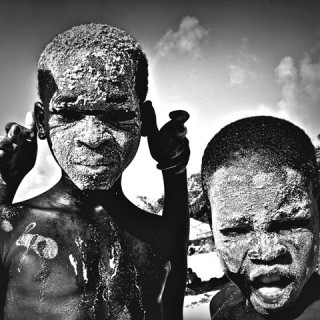 Catálogo de fotografia “Instantâneas da África”