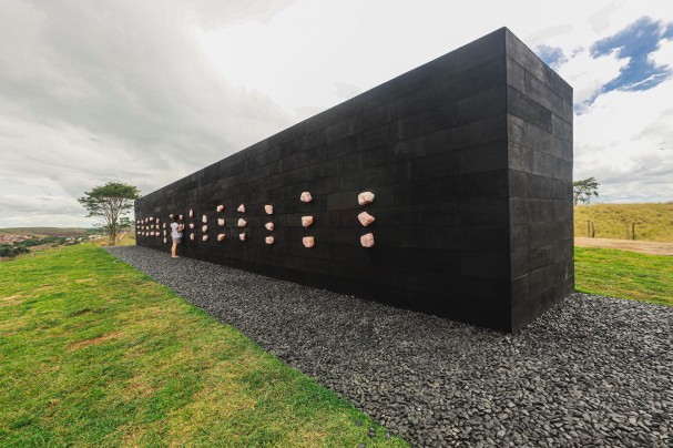 O trabalho da celebrada artista performática será inaugurado neste sábado (3)