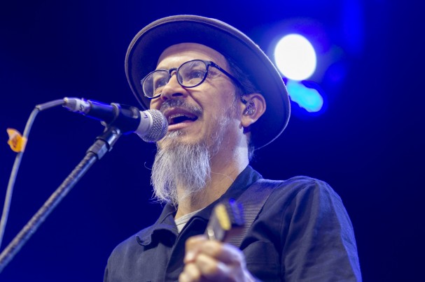 Noite encerra com show de Siba e a Fuloresta. Foto: Antônio Melcop - Secult-PE/Fundarpe