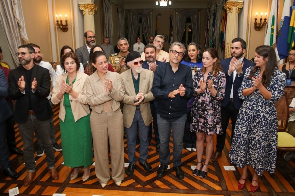 Cerimônia de entrega da Medalha Guararapes agraciou os cineastas Gabriel Mascaro e Kleber Mendonça Filho. foto: Eduardo Cunha/Secult-PE