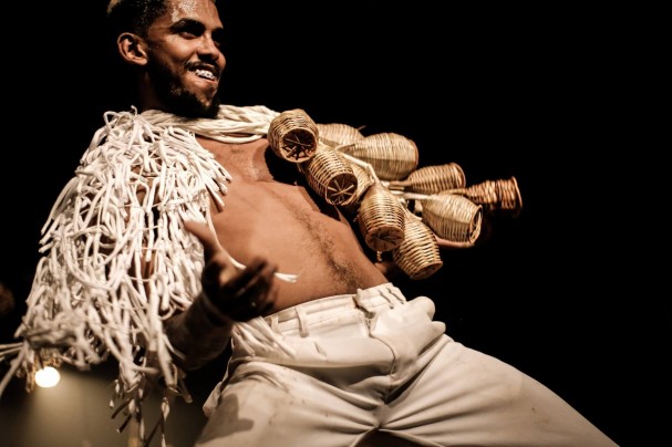 O bailarino Orun Santana leva espetáculo para três cidades francesas. Foto: Livia Neves/Divulgação 
