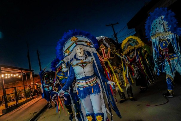 Em celebração à cultura popular, diferentes manifestações culturais trouxeram música, dança, cor e arte, abrindo a programação e anunciando os próximos dias de magia
