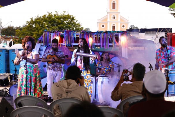 Palco descentralizado Pernambuco Meu País em Cimbres recebe Coco da Resistência.