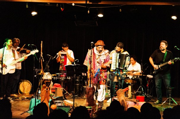 Maceió está no roteiro artístico e afetivo do artista, que convidou a Mestra Zeza do Coco e Telma César para uma participação especial no show, que será no Teatro de Arena Sérgio Cardoso, dia 12 de dezembro.