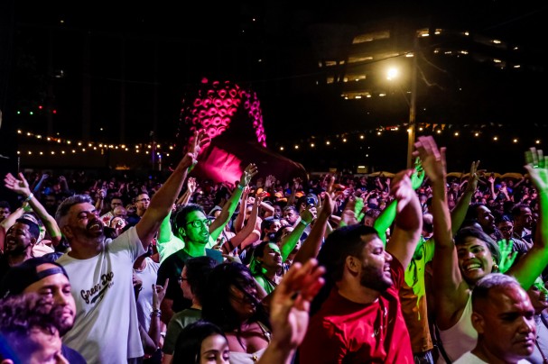 Com um esquema de segurança integrado que contou com a atuação de 1.054 profissionais, o festival garantiu tranquilidade ao público enquanto promovia encontros entre a cultura popular, a música nordestina, o samba, o pagode, o axé, o reggae, o rap e o rock, reafirmando Pernambuco como território de pluralidade cultural e potência criativa.