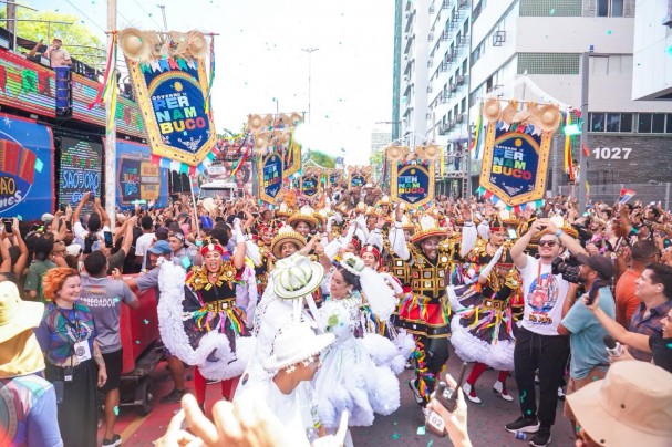 A programação ainda incluiu dois blocos de cortejos brincantes com apresentações de teatro popular, bois, bacamarteiros, quadrilhas e bonecos gigantes. 