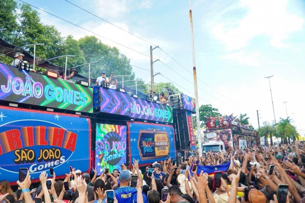 A drilha junina, comandada pelo cantor João Gomes, se consolidou como um novo marco no calendário festivo pernambucano, reafirmando o compromisso do Governo de Pernambuco, por meio da Secretaria de Cultura de Pernambuco (Secult-PE), da Fundação do Patrimônio Histórico e Artístico de Pernambuco (Fundarpe) e da Empresa de Turismo de Pernambuco (Empetur), com a democratização do acesso à cultura e à ocupação qualificada dos espaços públicos.