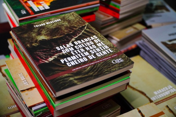 A iniciativa tem como objetivo ampliar o acesso à produção literária pernambucana, democratizar a circulação de títulos publicados no estado, valorizar autores locais e fortalecer as bibliotecas públicas como espaços estratégicos de formação cultural e cidadã. 